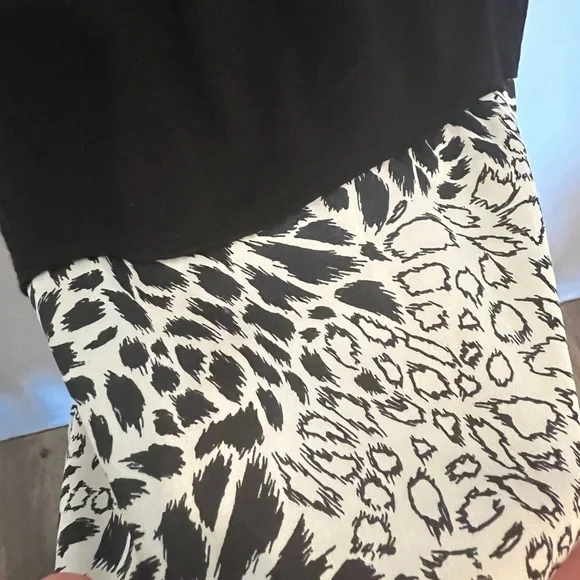 White House Black Market Woven Hem Tank Top - Size Med NWT - Picture 5 of 7